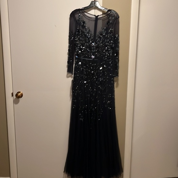 Gown navy blue from Saks Off 5th.size 10- fits like a medium. Brand new - Picture 7 of 9